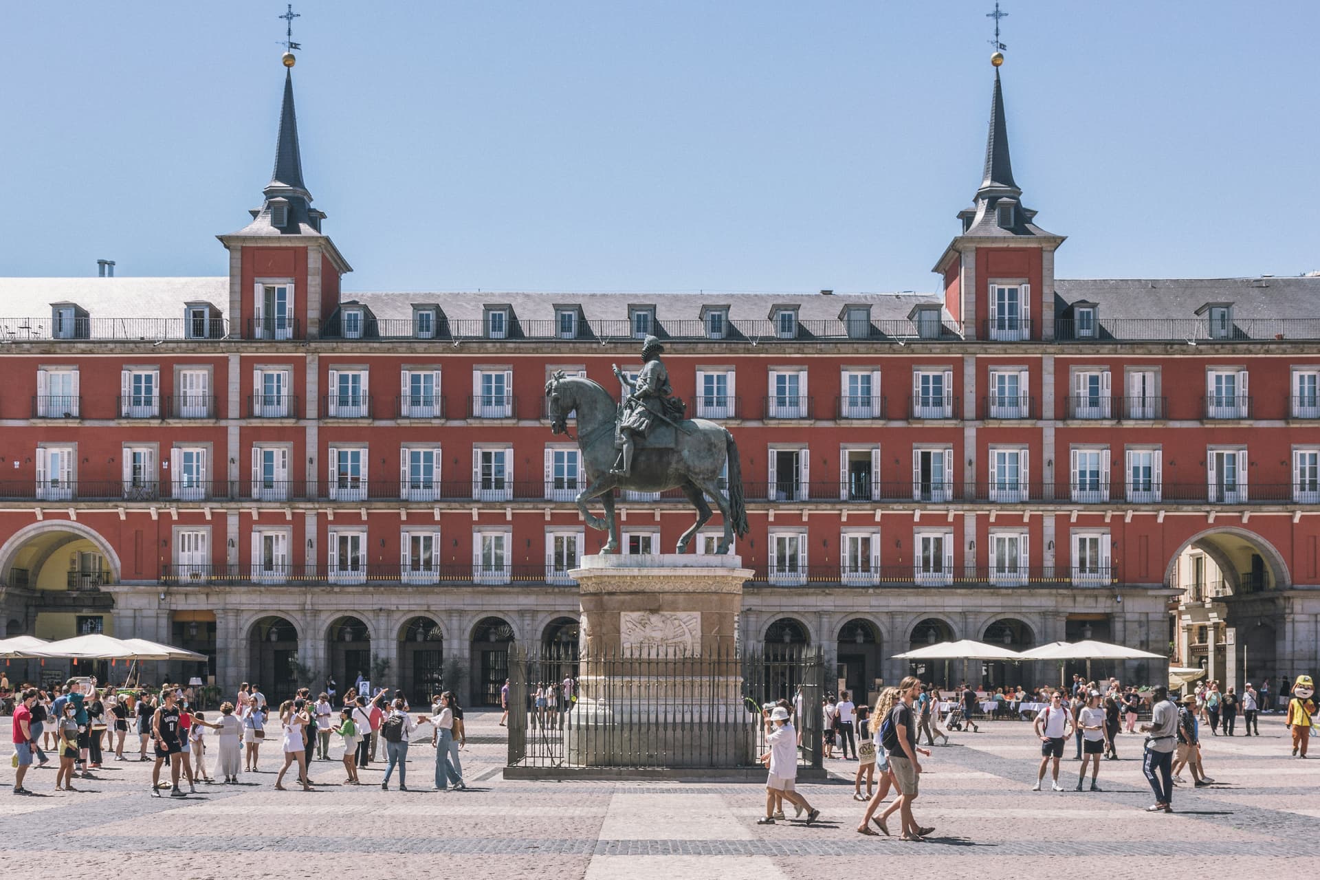 A hot summer day at Plaza Mayor